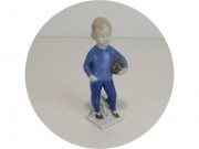 Фигура, статуэтка старинная "Мальчик с мячом" Фарфор ГДР №13425