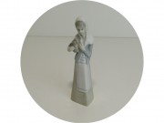 Фигура, статуэтка старинная "Девочка" Фарфор Испания? №13518